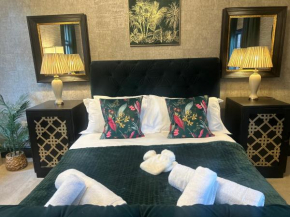 Park View is a beautiful whole entire house close to town centre, sleeps 8 in 4 rooms, 2 doubles and 4 single beds with 2 shower rooms, available for holidays, insurance stays, trades people, contract